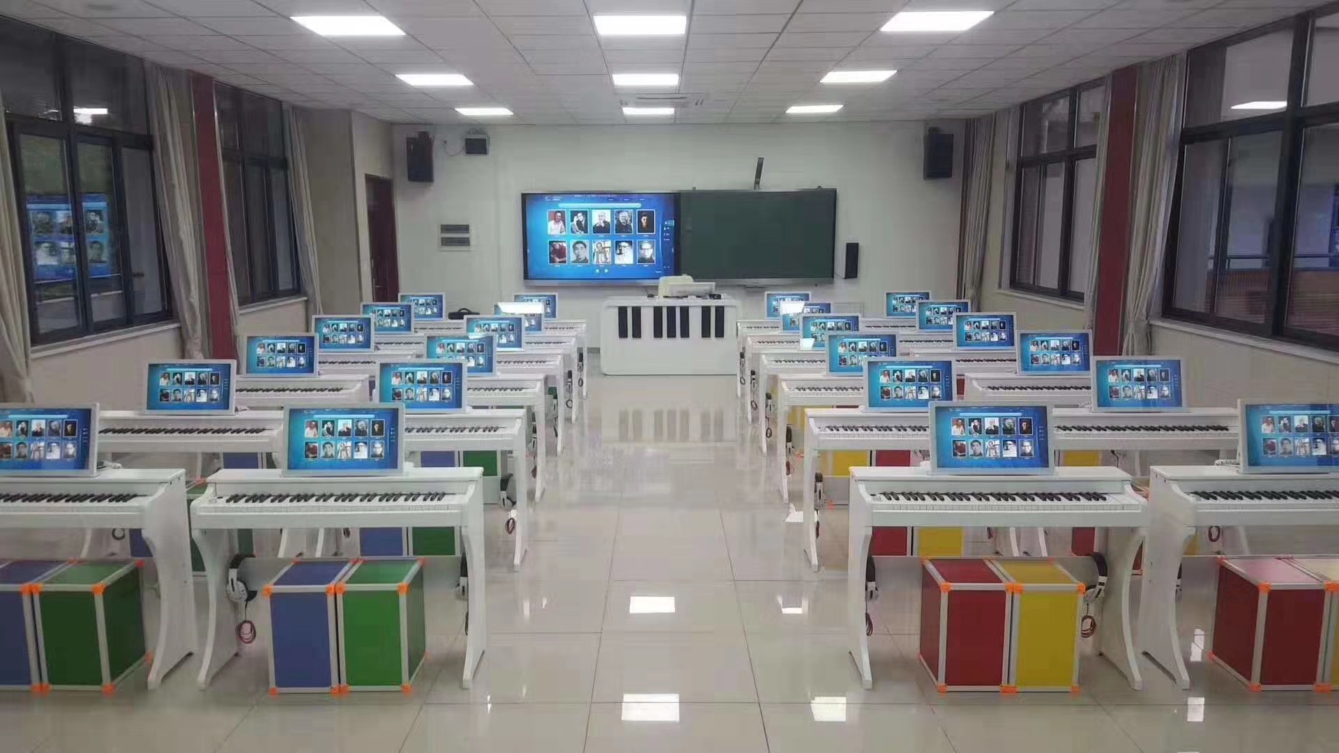 數(shù)字創客鋼琴室